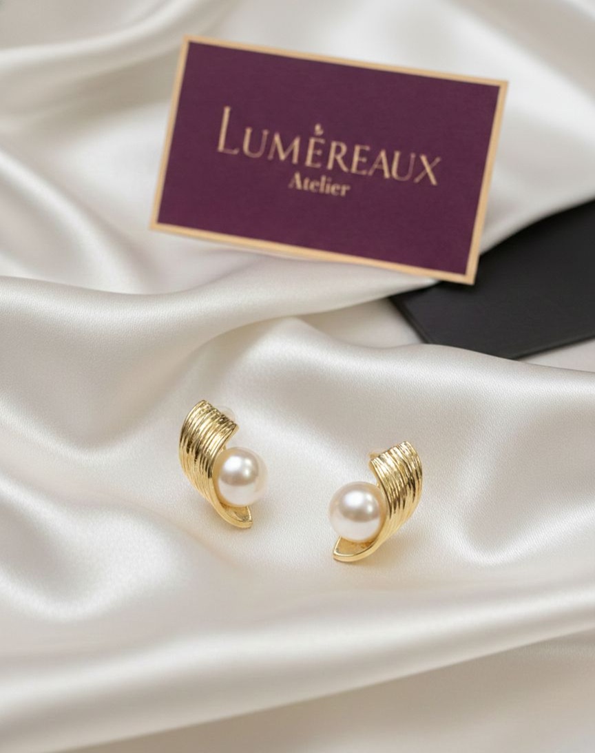 Pearl Envelop Sea Studs